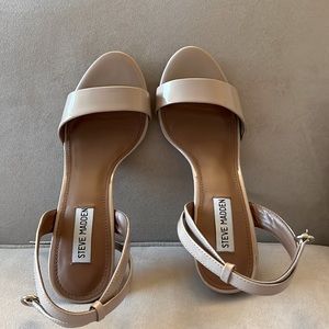 Steve Madden size 8 Tan Patent leather sling backs